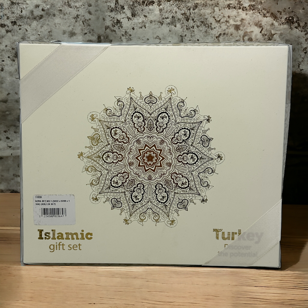 ZANBEAL Heritage Reflections Islamic Gift Set : Luxurious Prayer Set with Quran, Tasbih and Prayer Rug