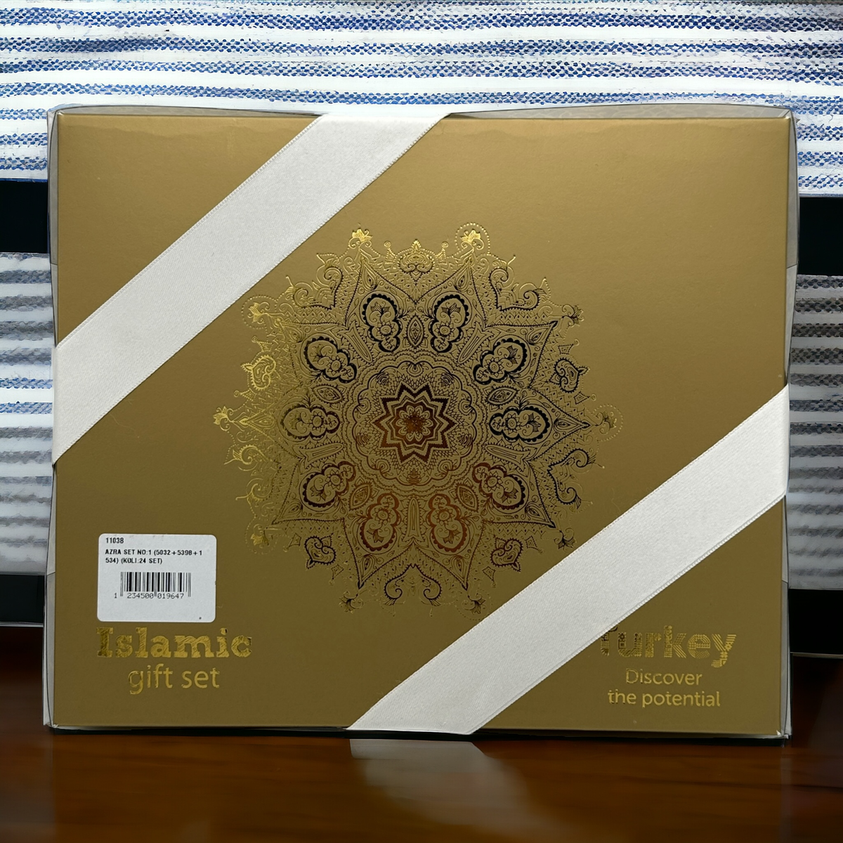 ZANBEAL Heritage Reflections Islamic Gift Set : Luxurious Prayer Set with Quran, Tasbih and Prayer Rug