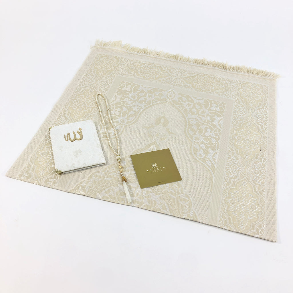 Islamic Gift box consists of a Prayer mat, Surah Book &amp; tasbih beads-Gift-Islamic Goods Direct