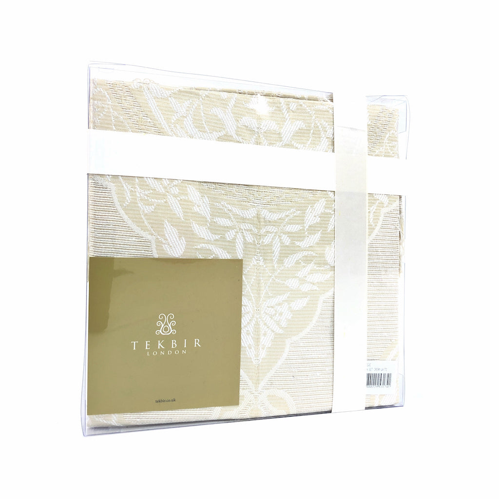 Islamic Gift box consists of a Prayer mat, Surah Book &amp; tasbih beads-Gift-Islamic Goods Direct