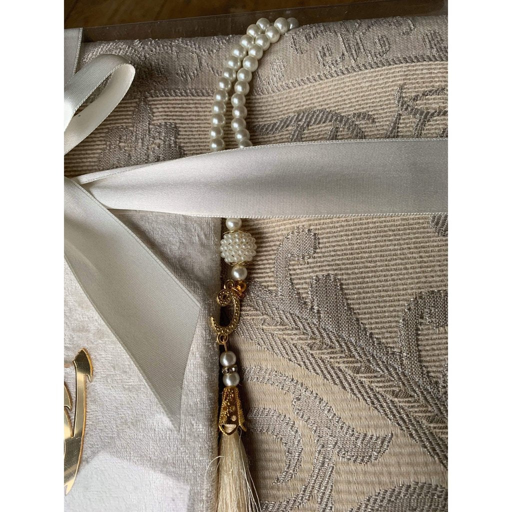 Islamic Gift box consists of a Prayer mat, Surah Book &amp; tasbih beads-Gift-Islamic Goods Direct