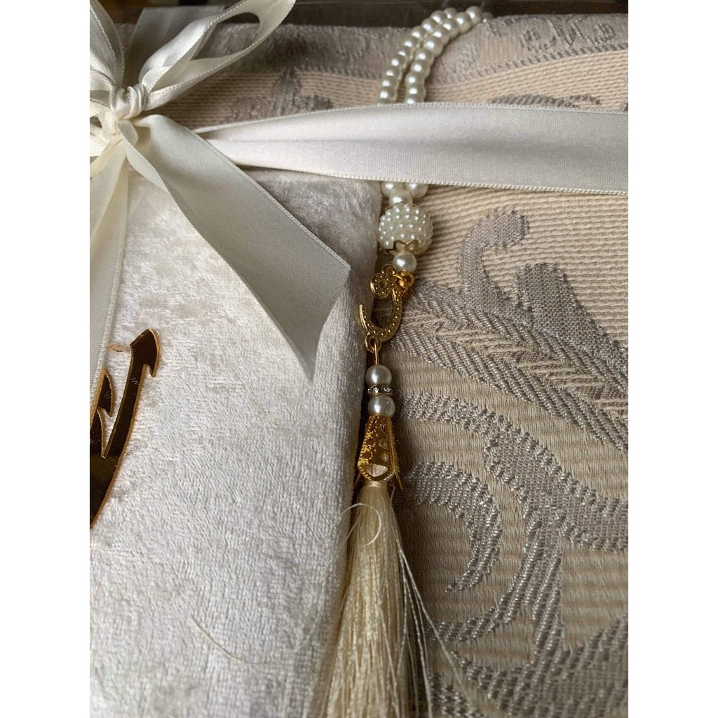 Islamic Gift box consists of a Prayer mat, Surah Book &amp; tasbih beads-Gift-Islamic Goods Direct