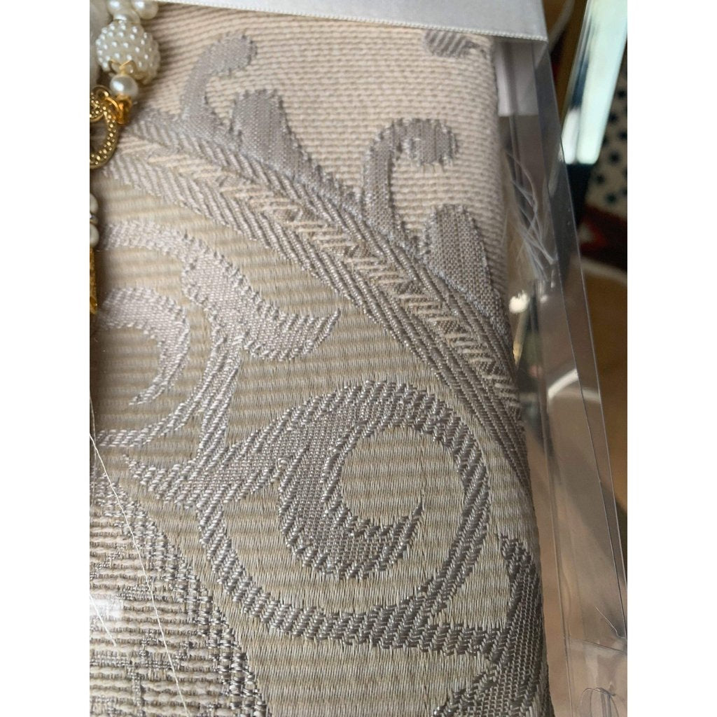 Islamic Gift box consists of a Prayer mat, Surah Book &amp; tasbih beads-Gift-Islamic Goods Direct