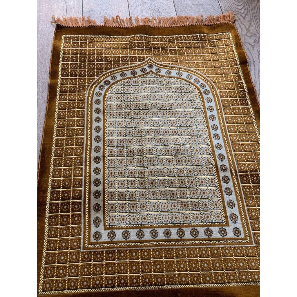 Tekbir&#39;s Islamic prayer mat is light weight soft prayer rug that is suitable for home or as a travel prayer mat so enhance your praying experience by ordering this Muslim Prayer Mat now (Gold)-prayer mat-Islamic Goods Direct